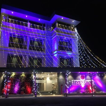 Hotel Seven Oaks Нави Мумбаи Экстерьер фото