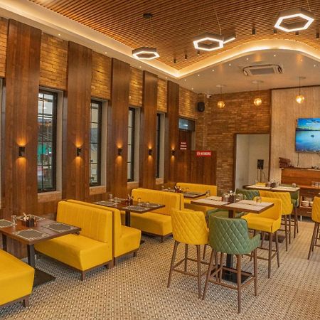 Hotel Seven Oaks Нави Мумбаи Экстерьер фото