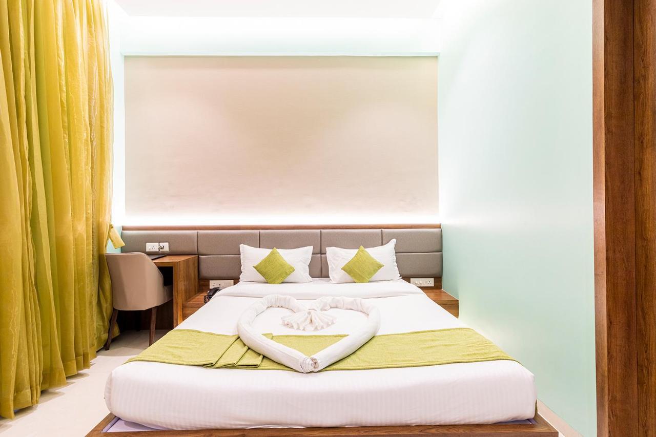 Hotel Seven Oaks Нави Мумбаи Экстерьер фото