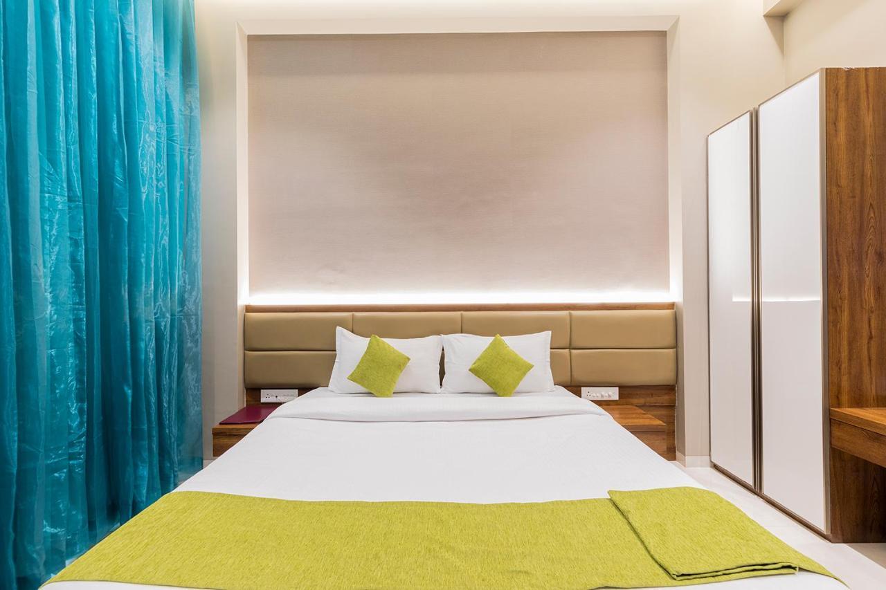 Hotel Seven Oaks Нави Мумбаи Экстерьер фото