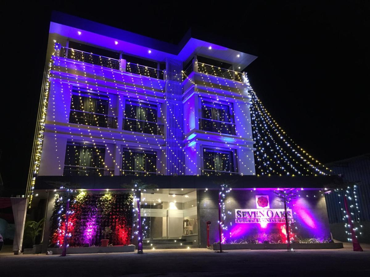Hotel Seven Oaks Нави Мумбаи Экстерьер фото