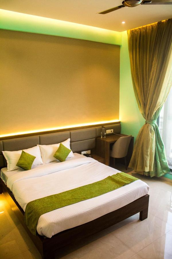 Hotel Seven Oaks Нави Мумбаи Экстерьер фото