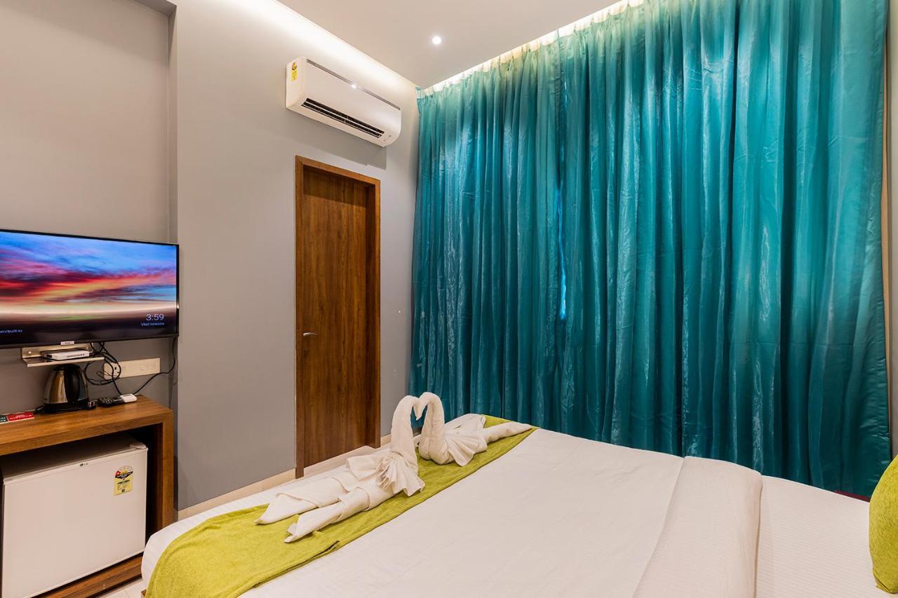 Hotel Seven Oaks Нави Мумбаи Экстерьер фото